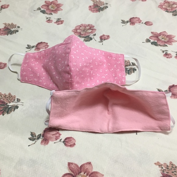 Daisies on Bright Pink: quality cotton face mask - Picture 6 of 8